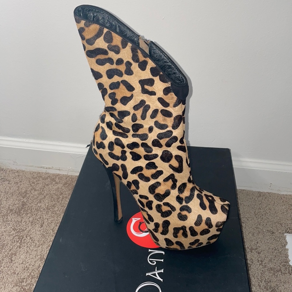 DanSara Leopard Heeled Boot